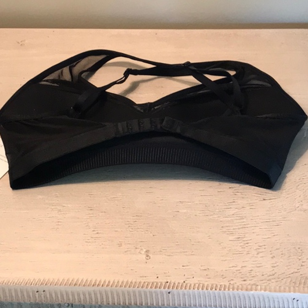 Victoria’s Secret Size 32D Incredible Sports Bra - Picture 3 of 5